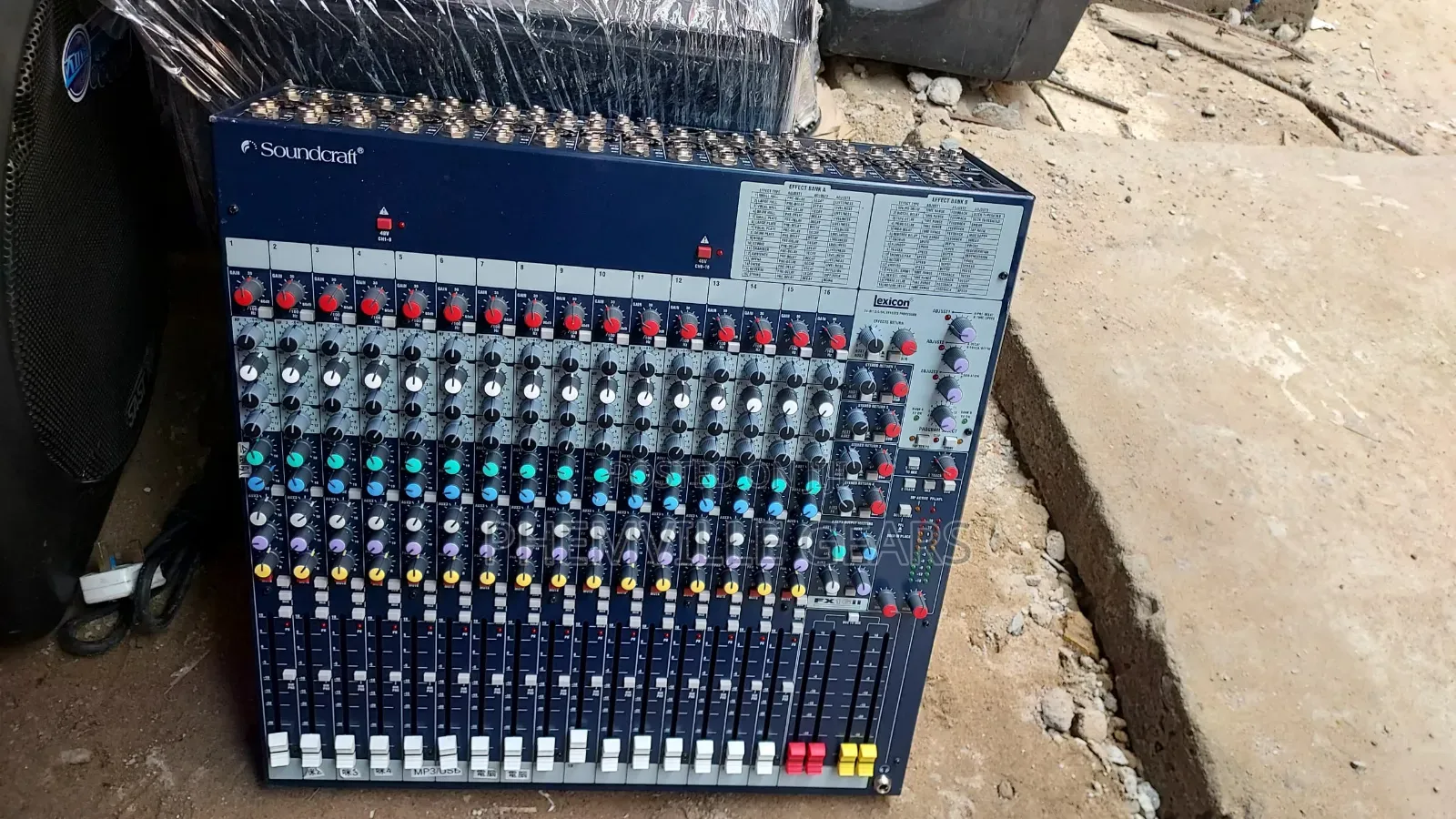 Soundcraft 16channels Mixer