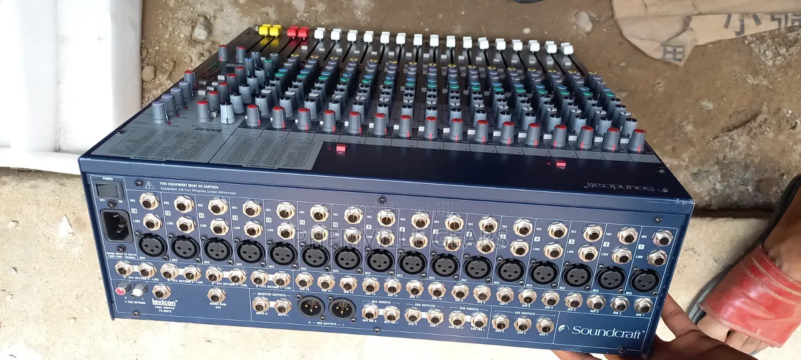 Soundcraft 16channels Mixer