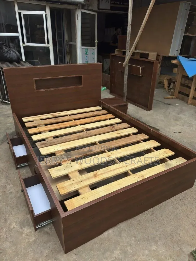 4.5 by 6ft Bedframe