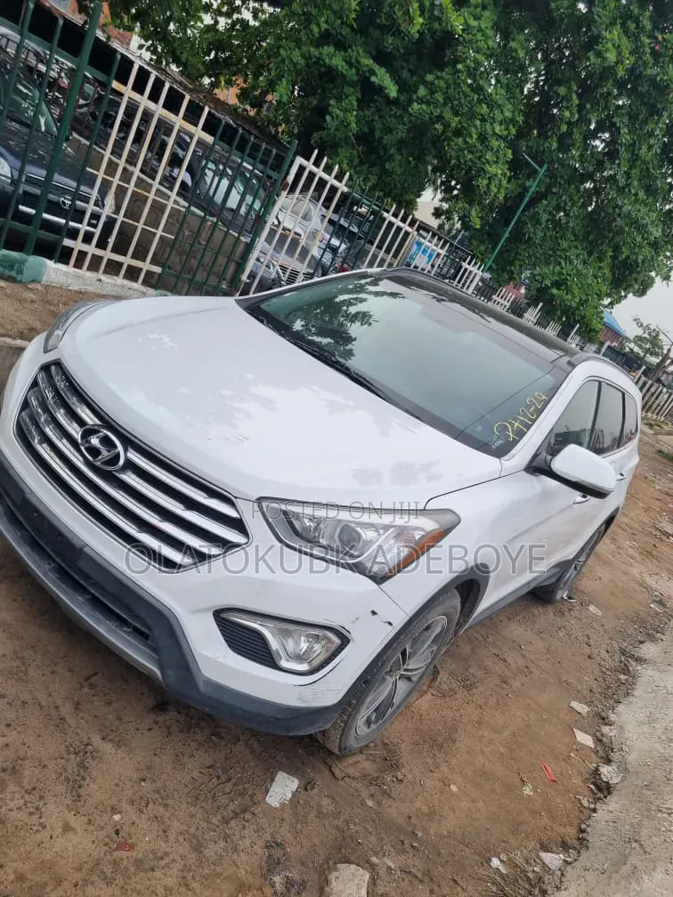 Hyundai Santa Fe 2013 White