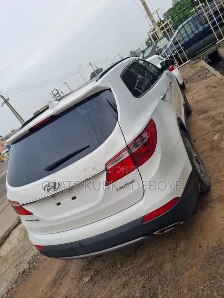 Hyundai Santa Fe 2013 White