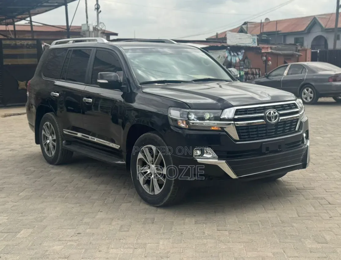 Toyota Land Cruiser 5.7 V8 2013 Black
