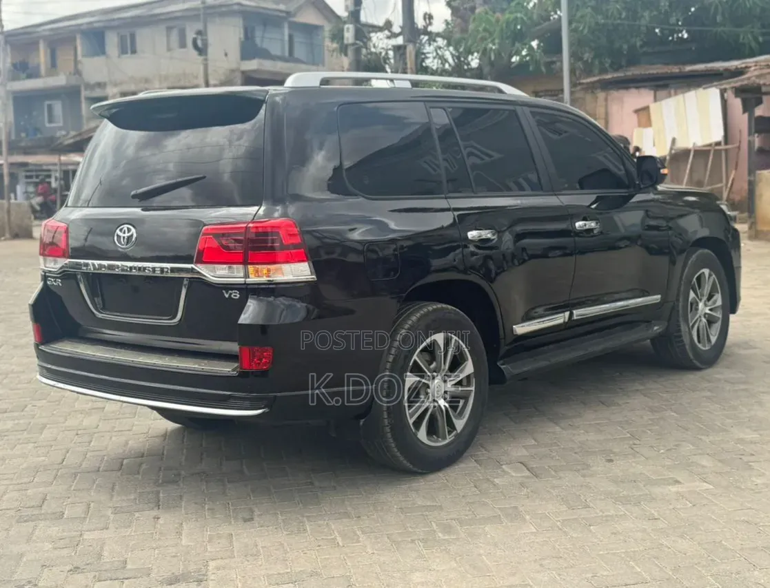 Toyota Land Cruiser 5.7 V8 2013 Black