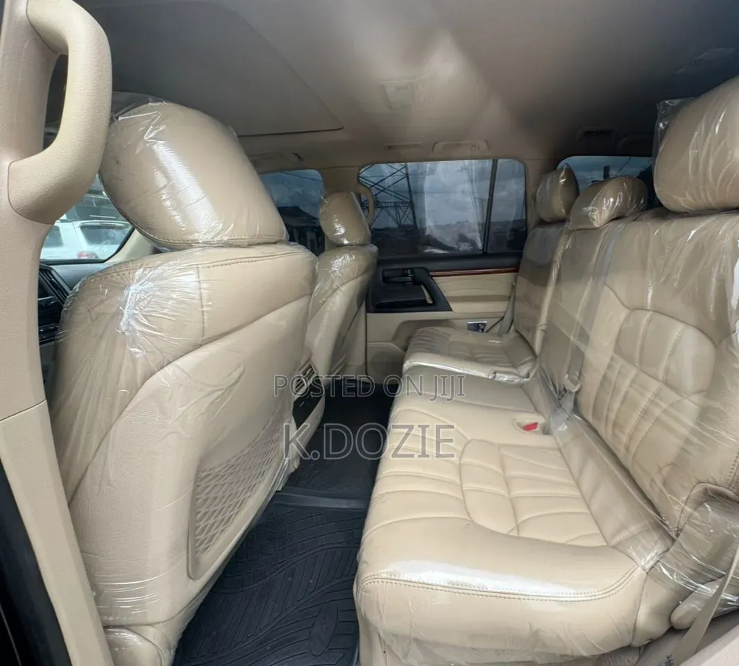 Toyota Land Cruiser 5.7 V8 2013 Black