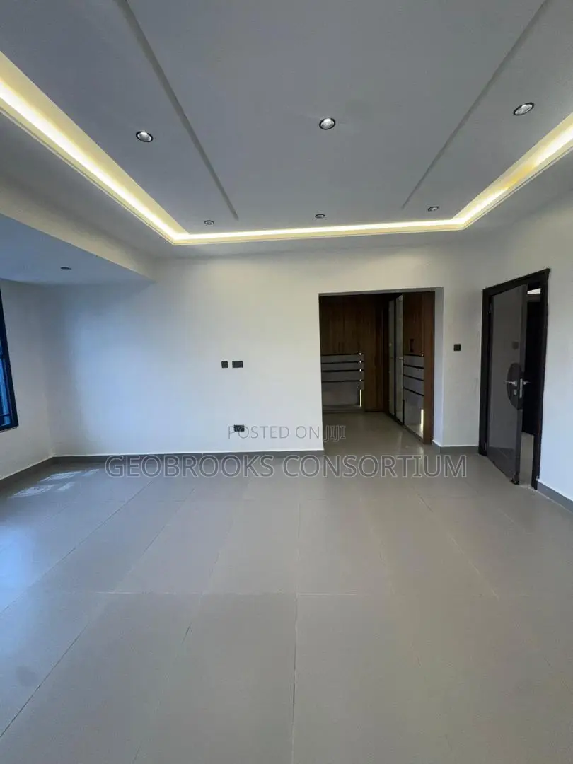 Furnished 4bdrm Townhouse / Terrace in Agodi Gra for rent