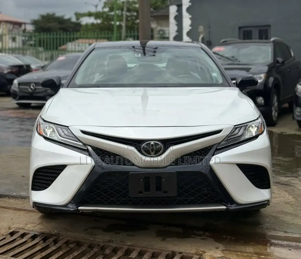 Toyota Camry XSE FWD 2020 White