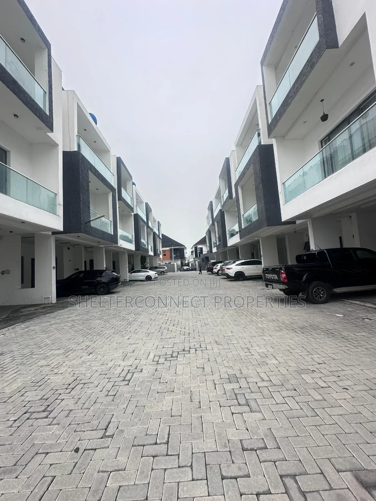 4bdrm Duplex in Lekki Expressway for rent