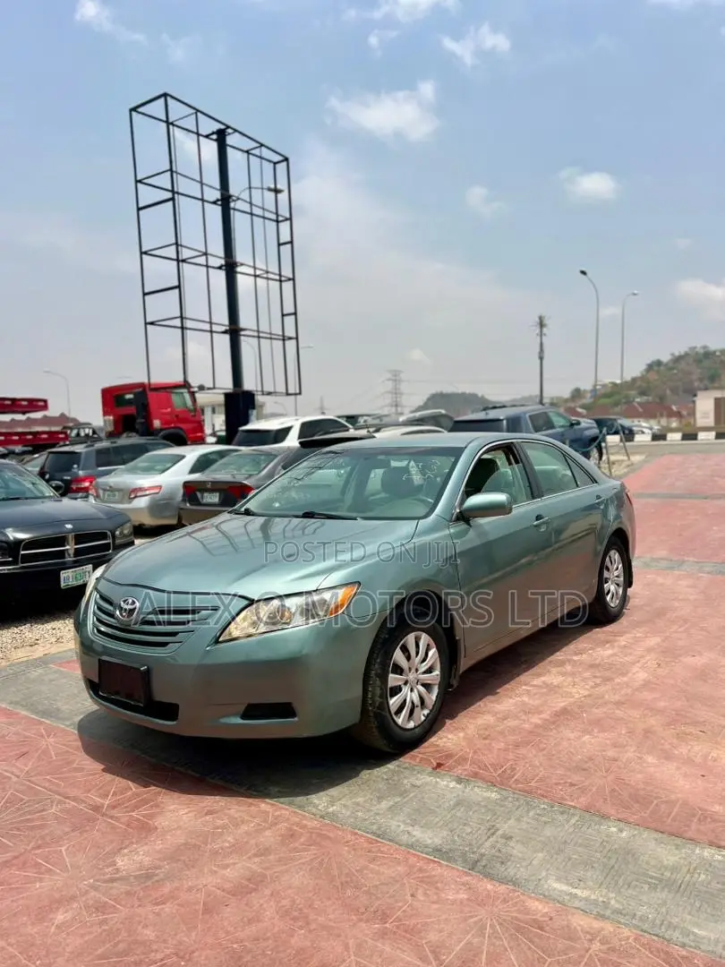 Toyota Camry LE 4dr Sedan (2.5L 4cyl 6AM) 2010 Green