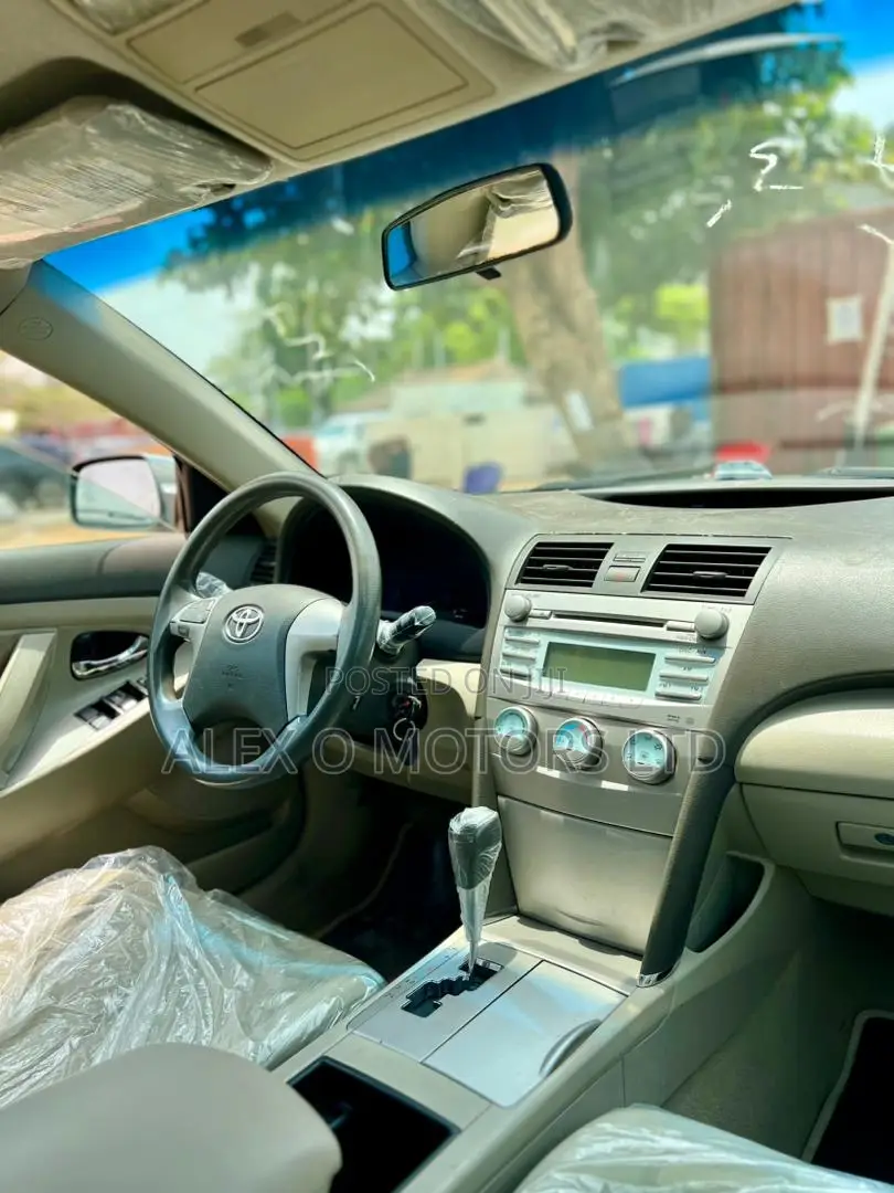 Toyota Camry LE 4dr Sedan (2.5L 4cyl 6AM) 2010 Green