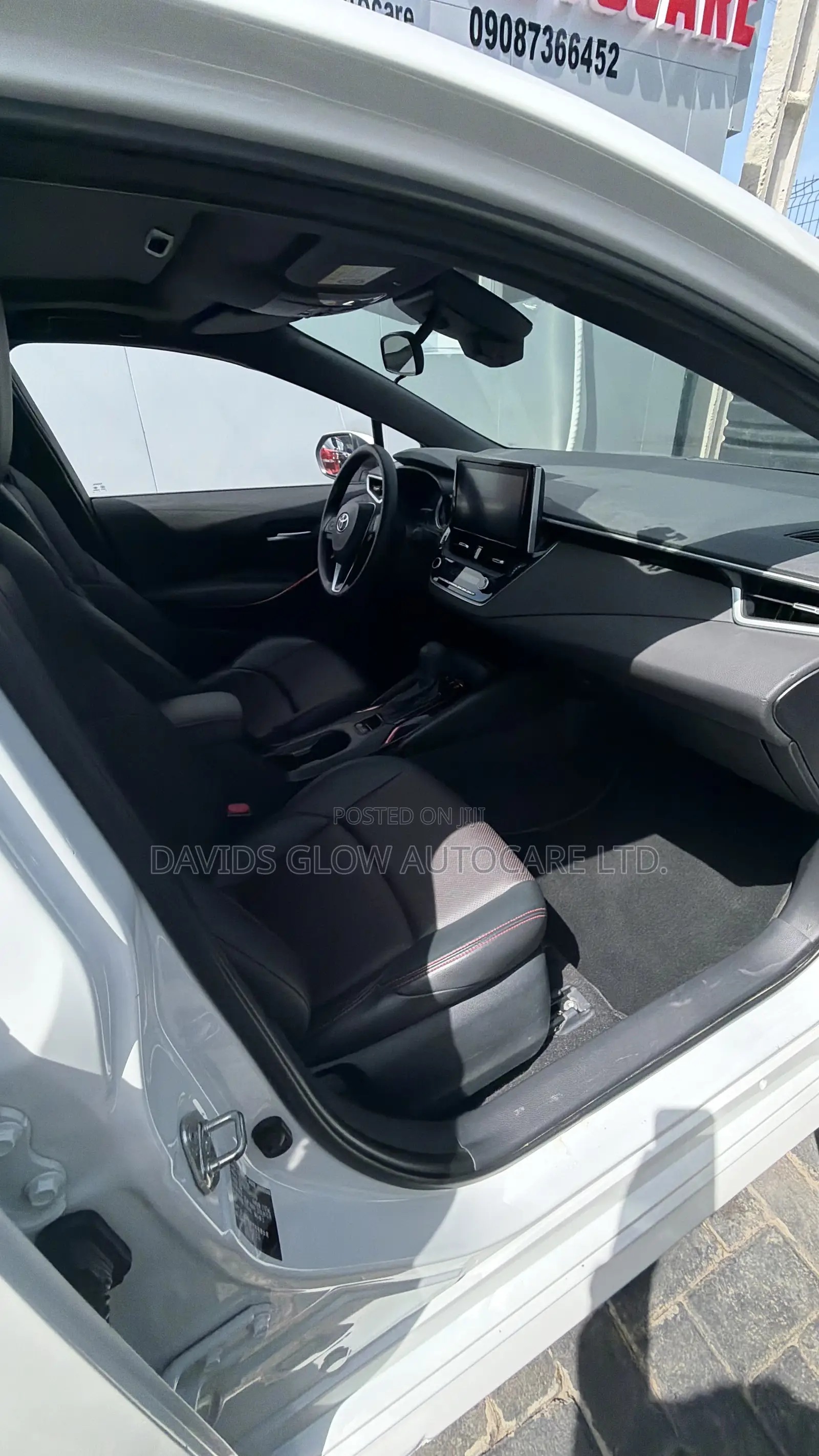 Toyota Corolla LE 2020 White