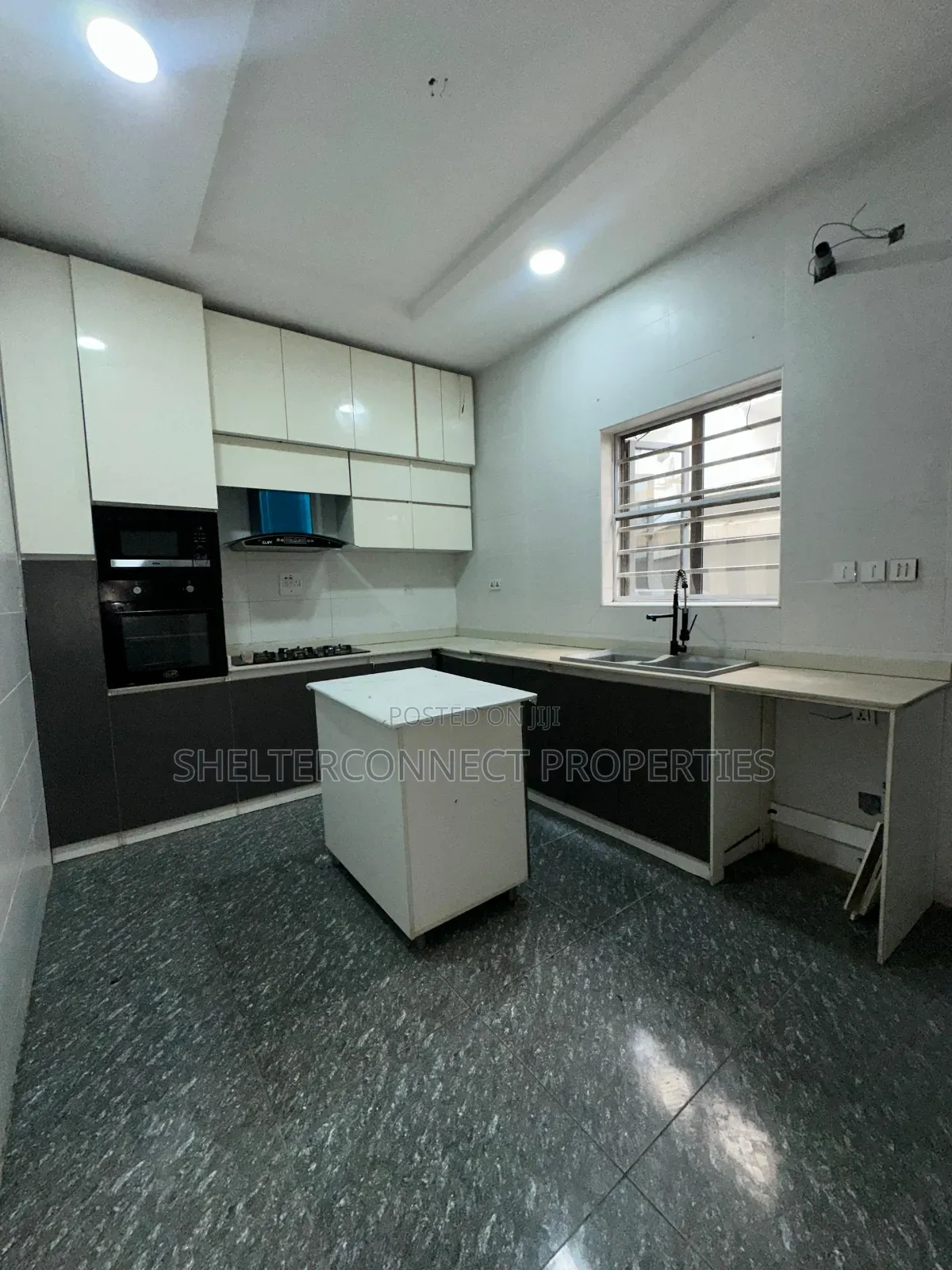 4bdrm Duplex in Lekki Expressway for rent