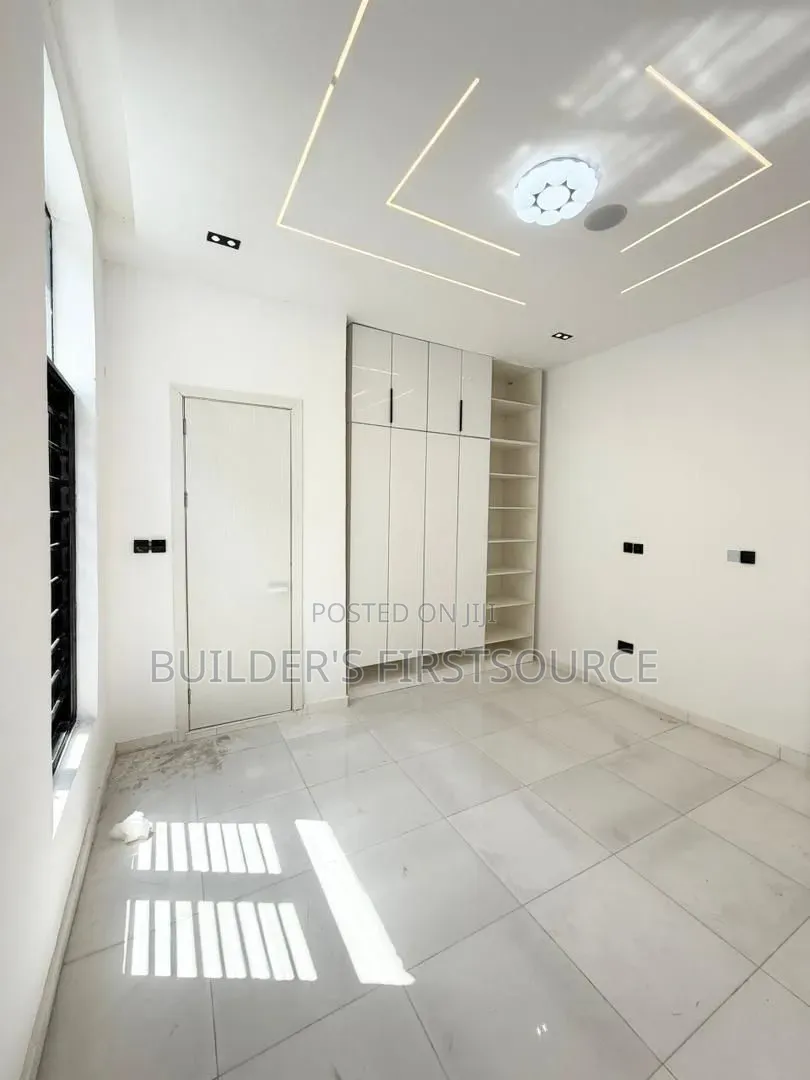 4bdrm Duplex in Ikota for sale
