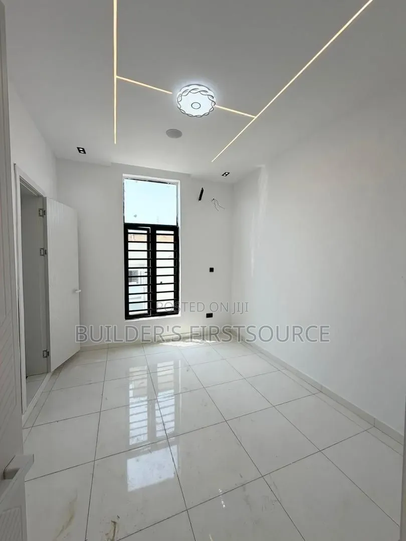 4bdrm Duplex in Ikota for sale