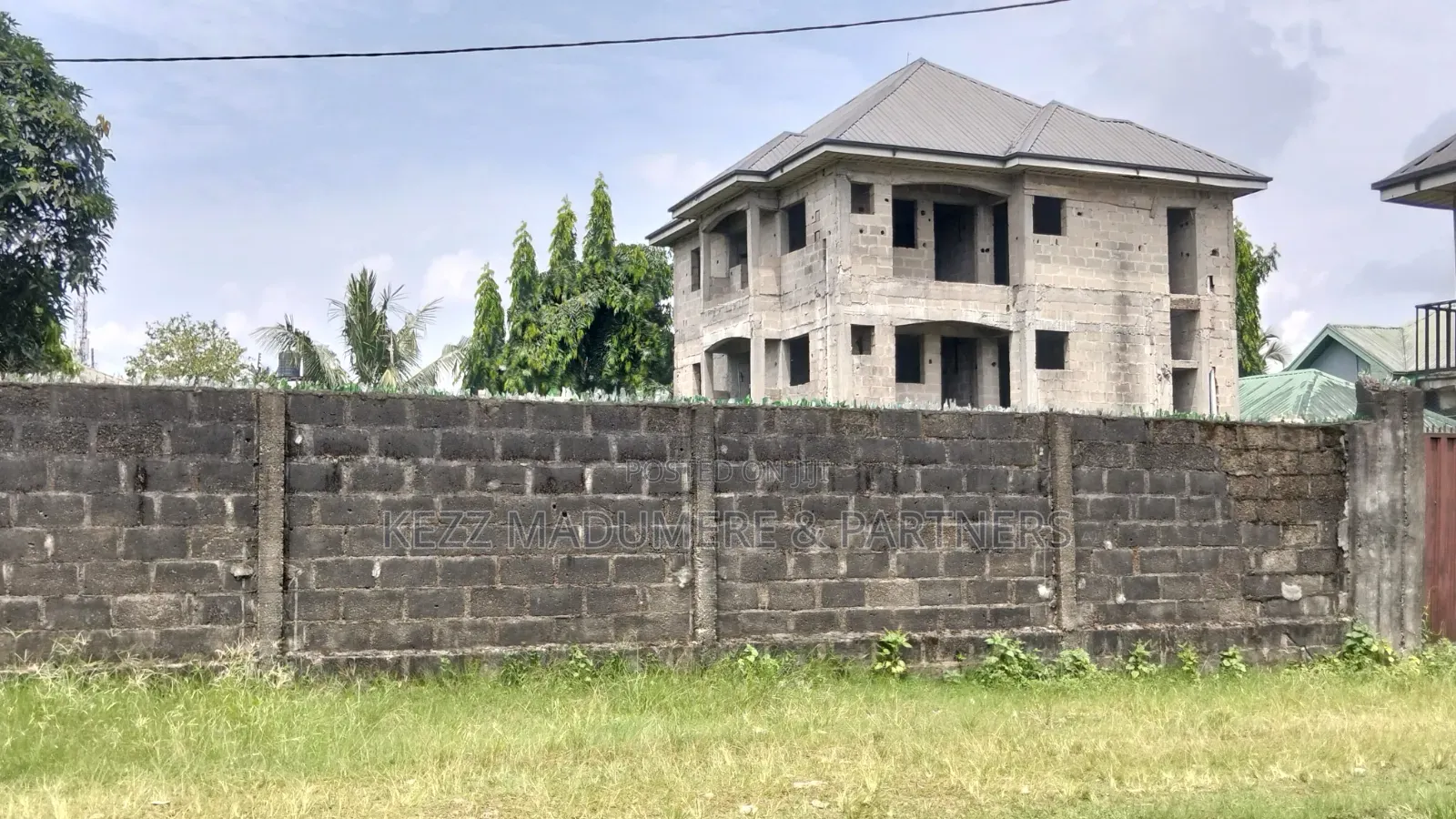 6bdrm Block of Flats in Elelenwo , Near Mtn for sale