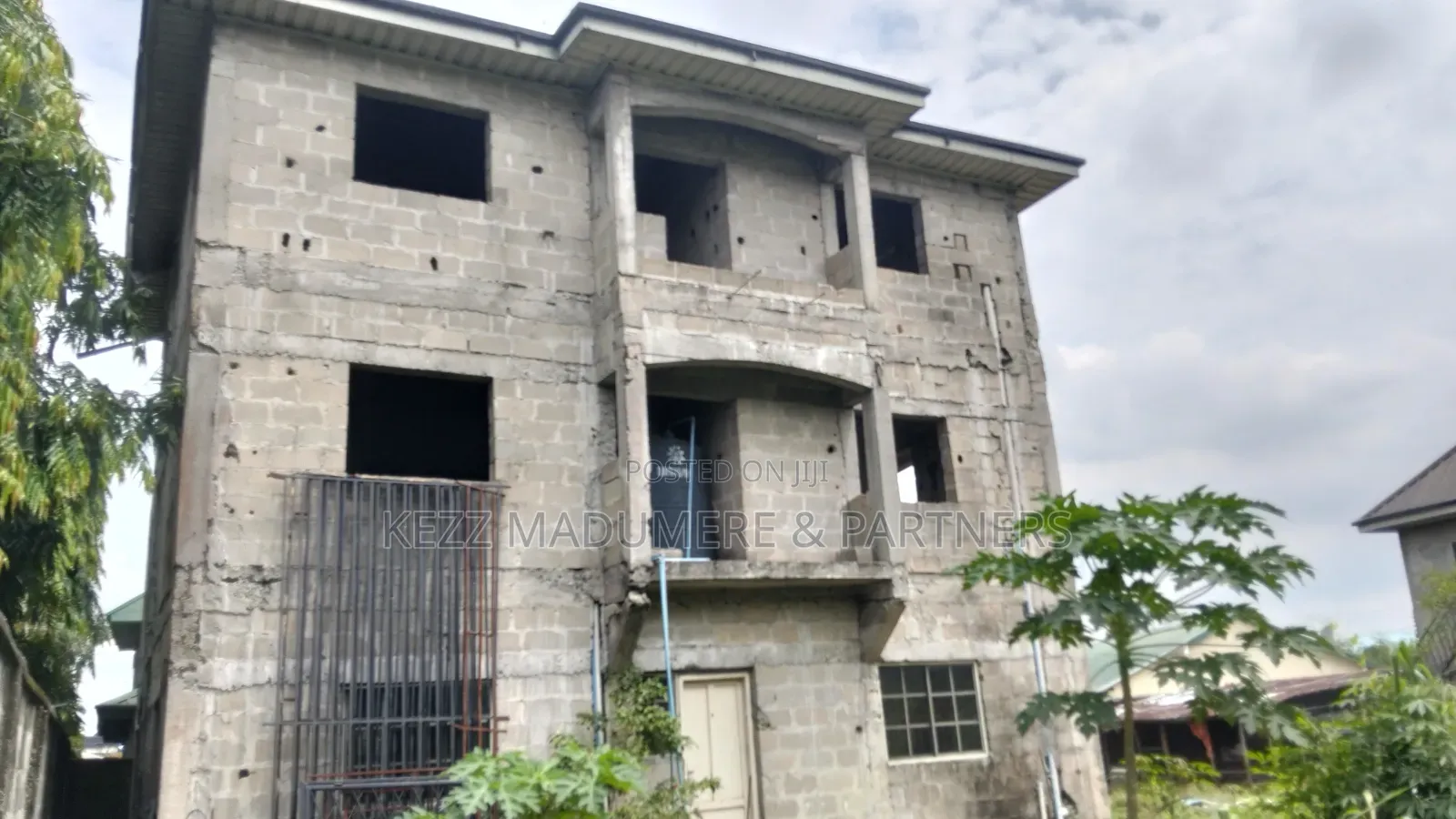 6bdrm Block of Flats in Elelenwo , Near Mtn for sale