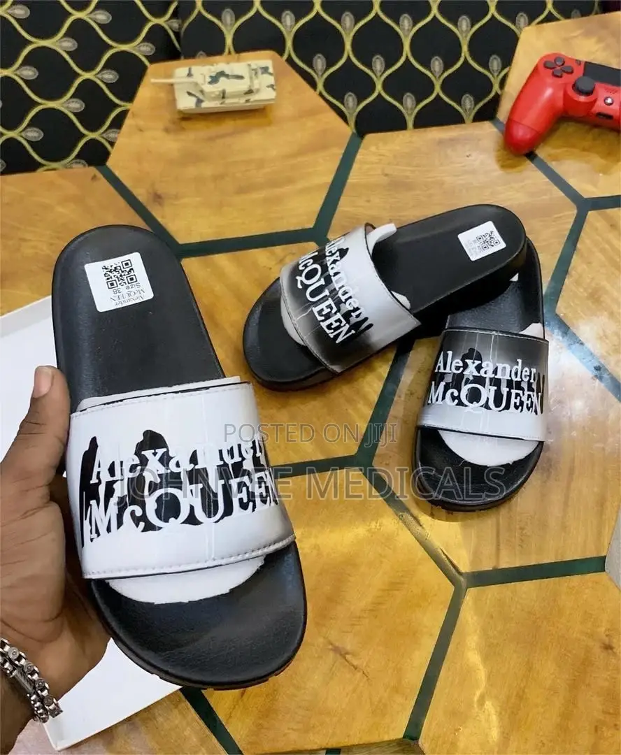 Alexandra Mc Queen Slides Slippers /Palms