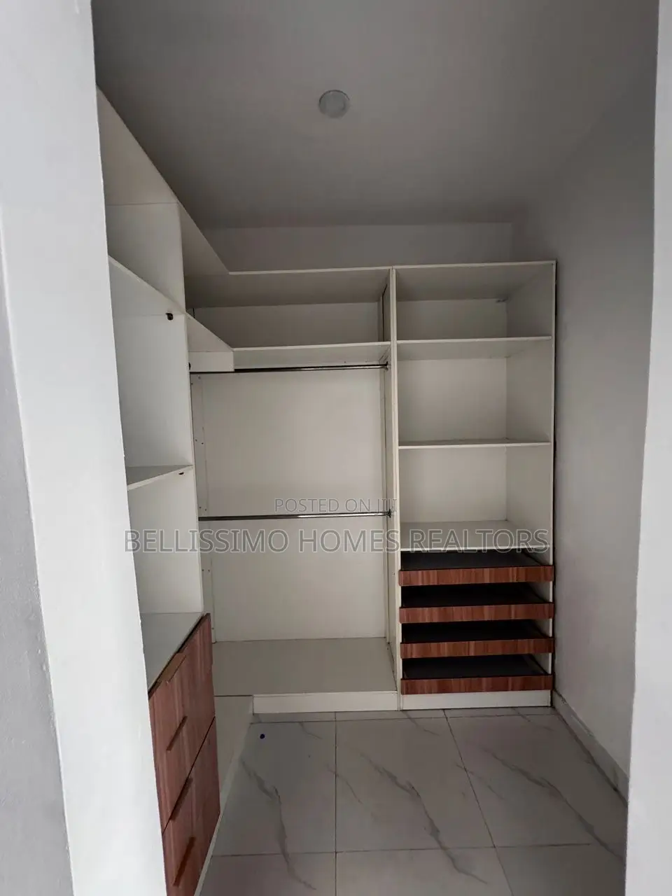 Mini Flat in Ocean Bay Estate, Chevron for rent