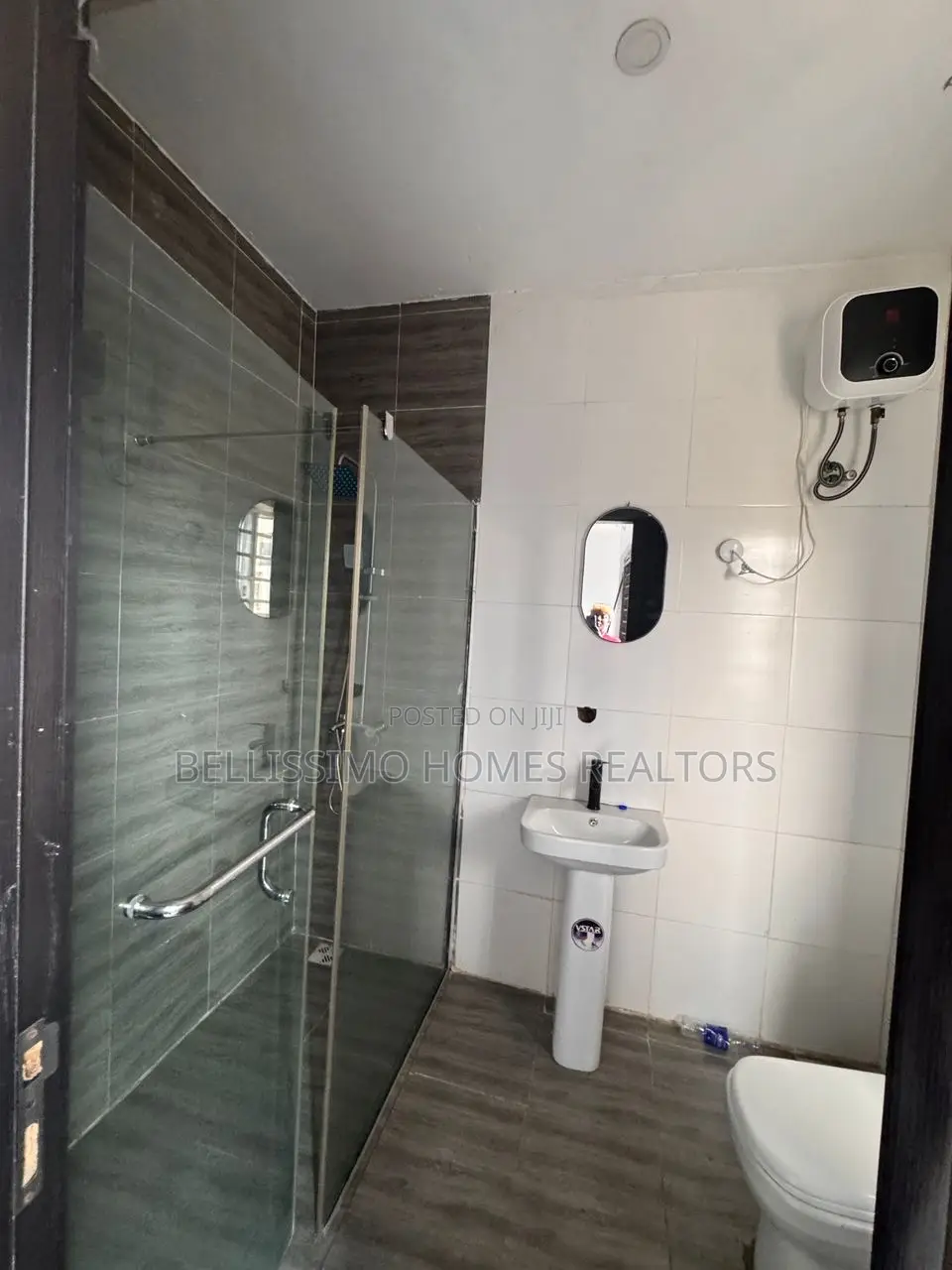 Mini Flat in Ocean Bay Estate, Chevron for rent