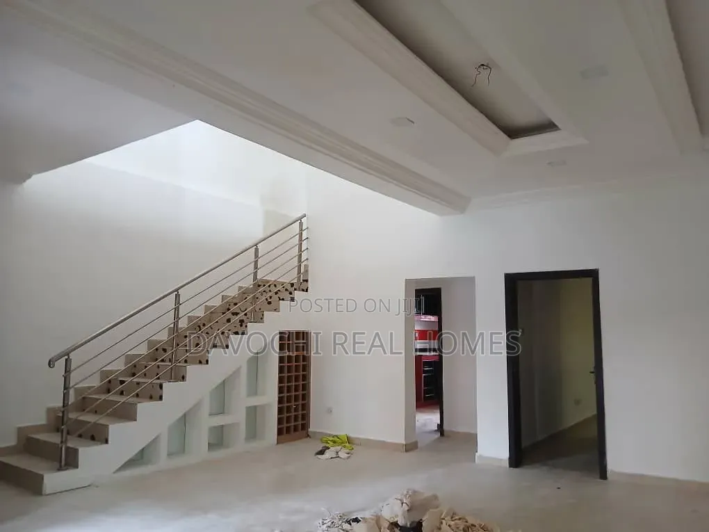 4bdrm Duplex in Chevron for rent