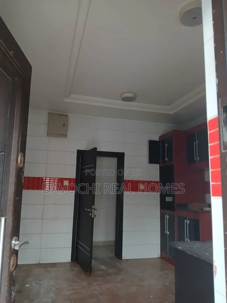 4bdrm Duplex in Chevron for rent