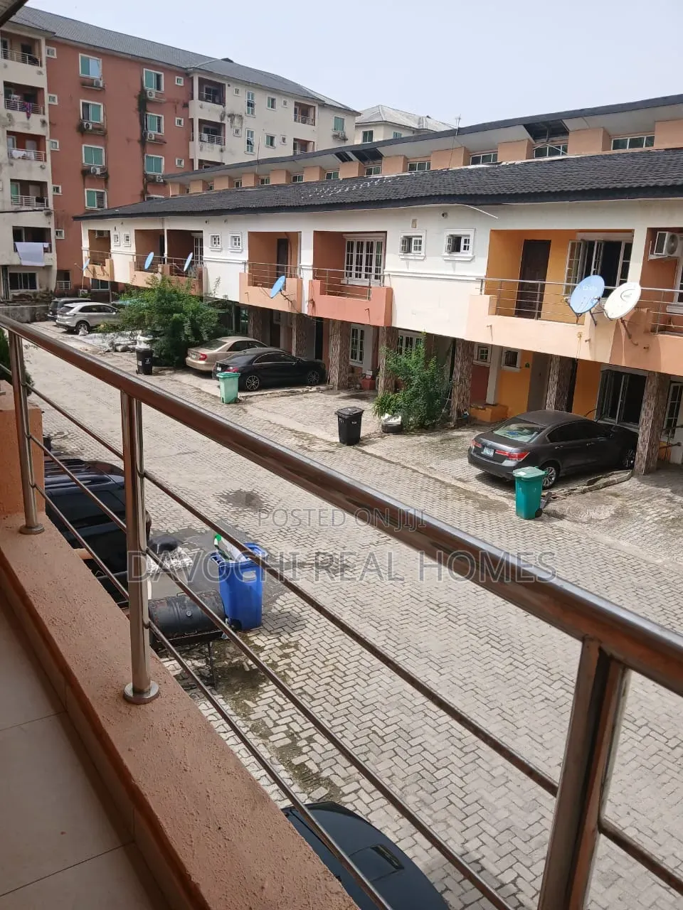 4bdrm Duplex in Chevron for rent
