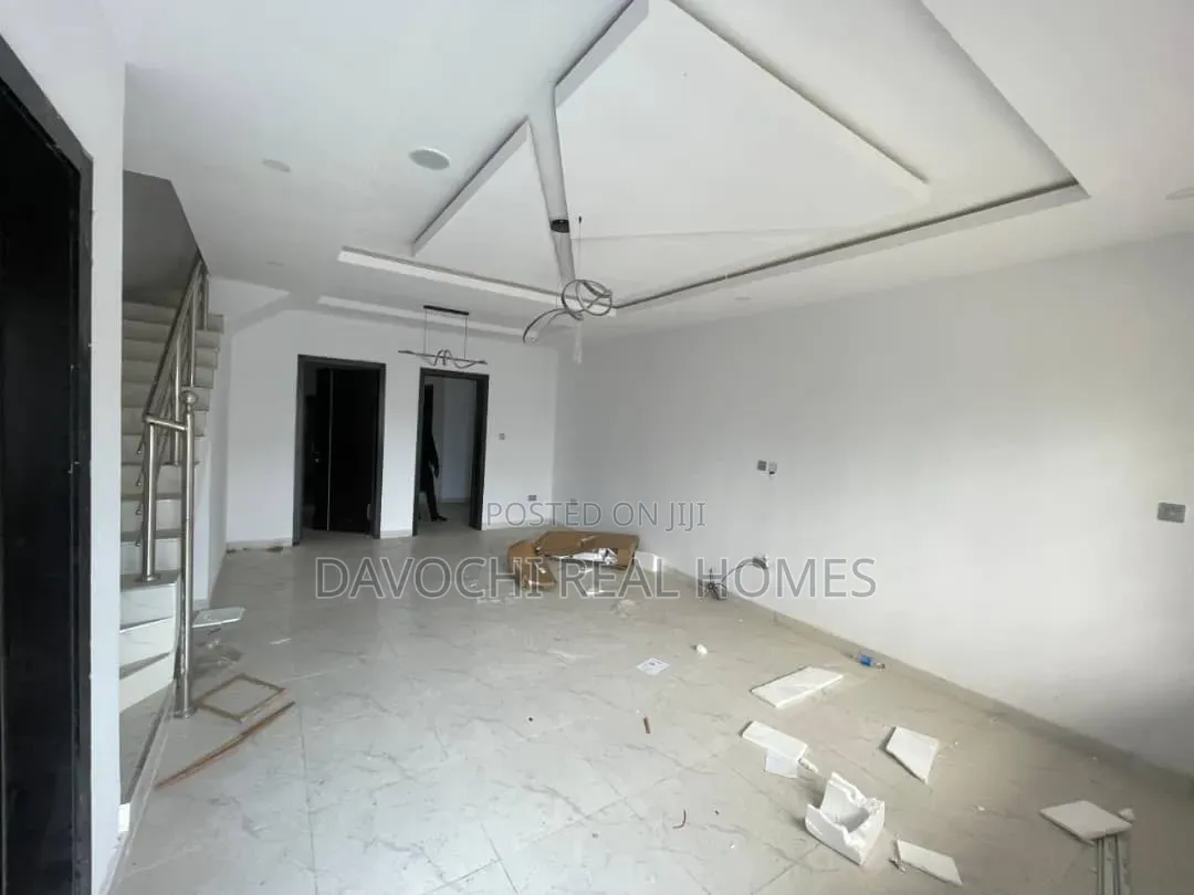 4bdrm Duplex in Lekki Phase 1 for rent