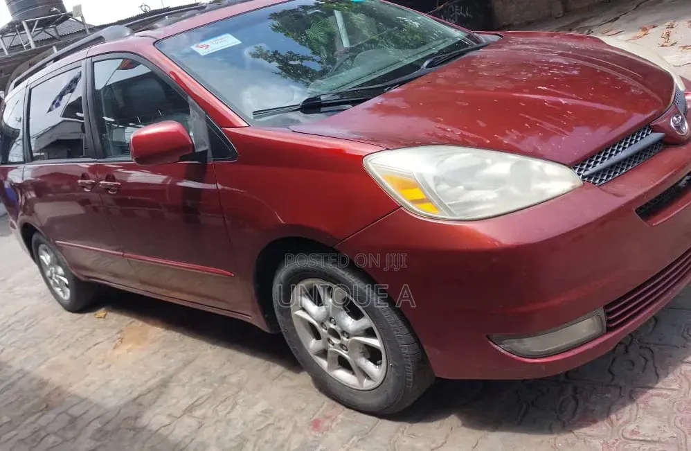 Toyota Sienna XLE 2005 Red