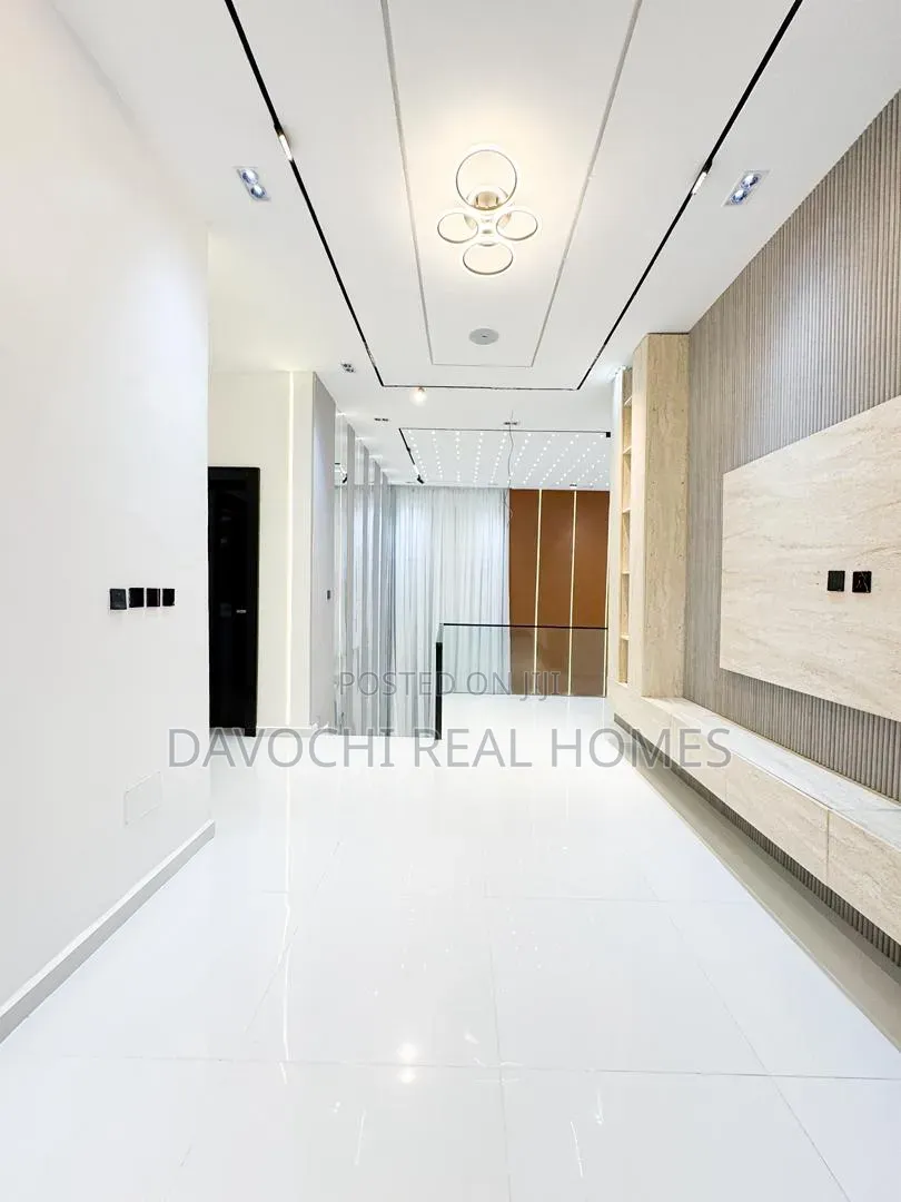 5bdrm Duplex in Chevron for sale