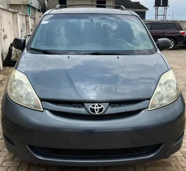 Toyota Sienna CE AWD 2007 Gray