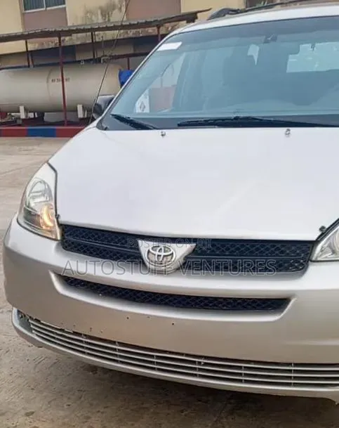 Toyota Sienna CE FWD (3.3L V6 5A) 2004 Gold