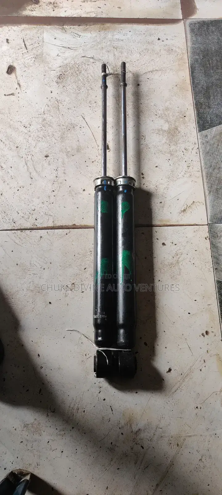 Back Shock Absorber Tokunbo for Toyota Sienna 2005-10 Model