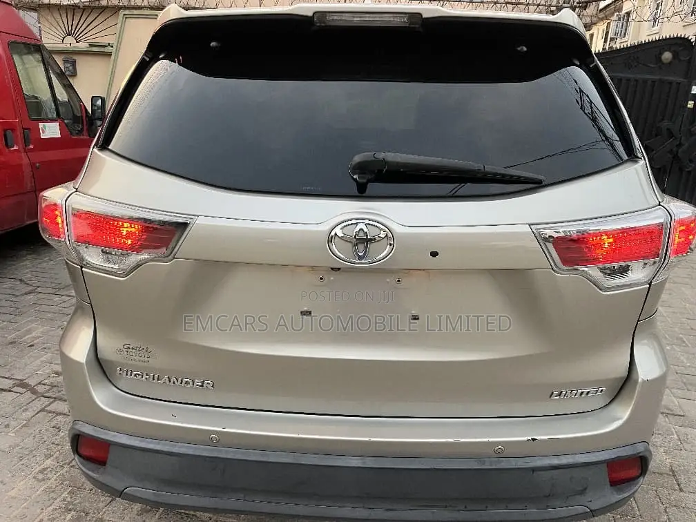 Toyota Highlander Limited V6 4x4 (3.5L 6cyl 6A) 2016 Gold