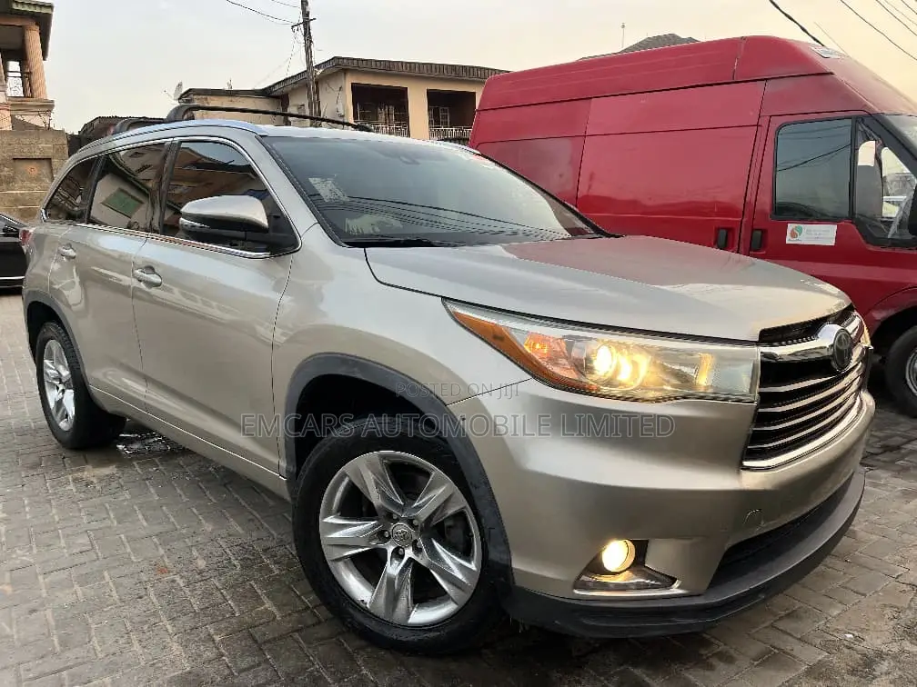 Toyota Highlander Limited V6 4x4 (3.5L 6cyl 6A) 2016 Gold