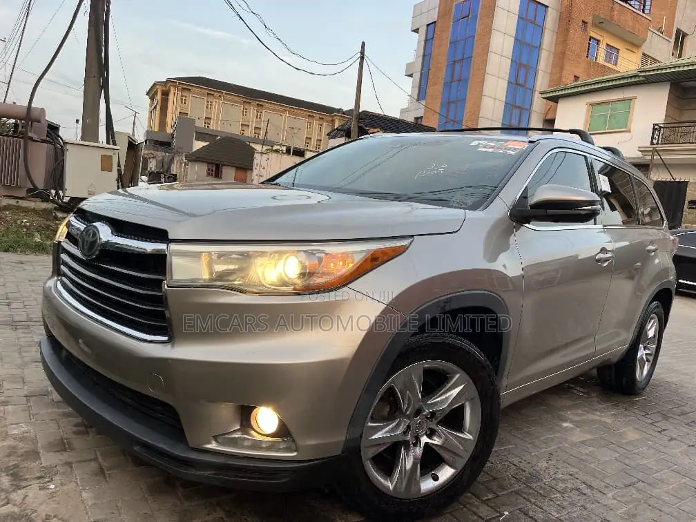 Toyota Highlander Limited V6 4x4 (3.5L 6cyl 6A) 2016 Gold
