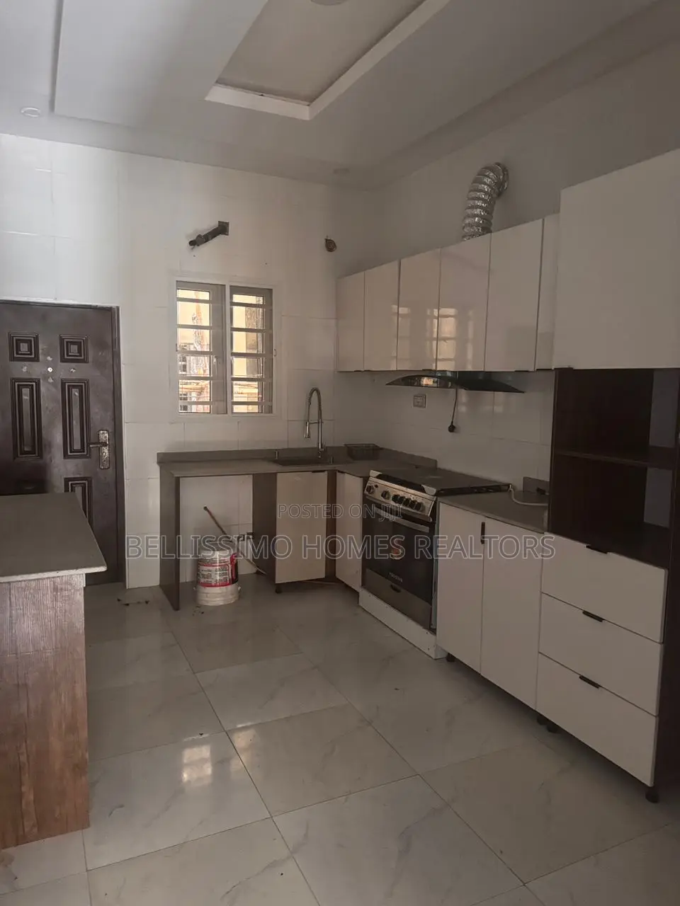 Mini Flat in Ocean Bay Estate, Chevron for rent