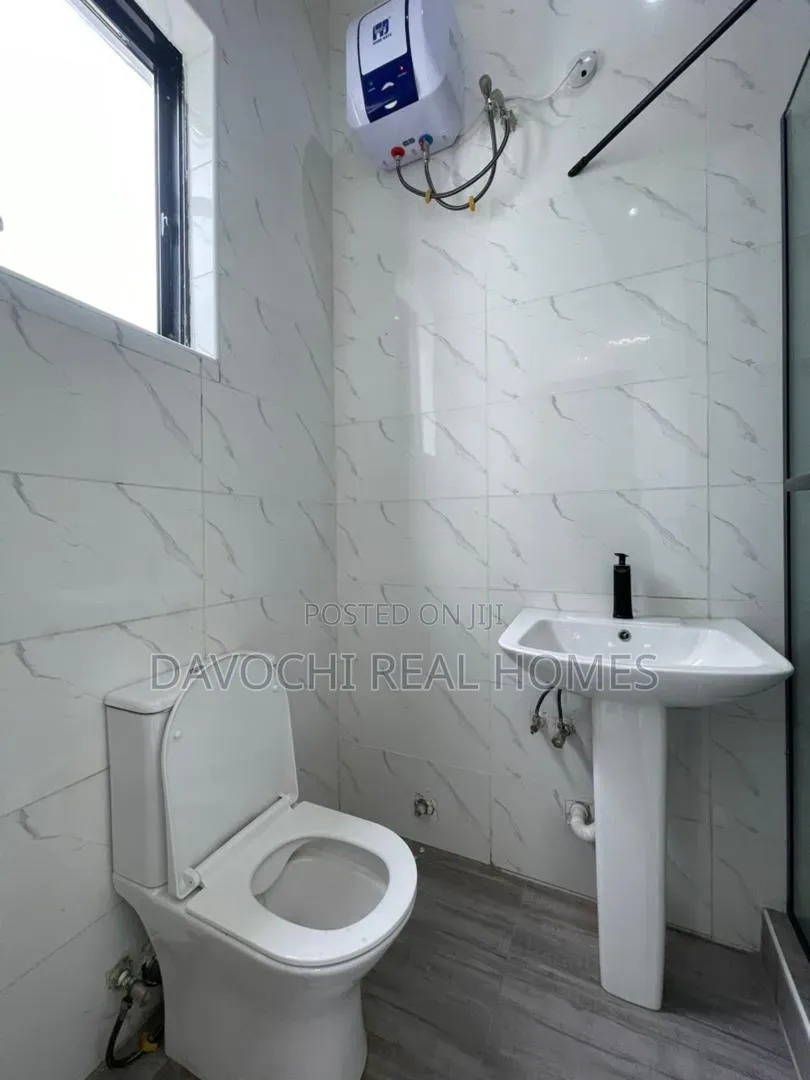 5bdrm Duplex in Ikota for sale