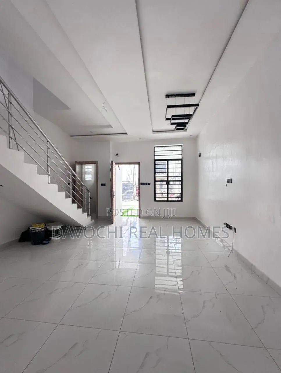 4bdrm Duplex in Chevron for sale