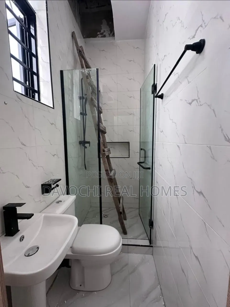 4bdrm Duplex in Chevron for sale
