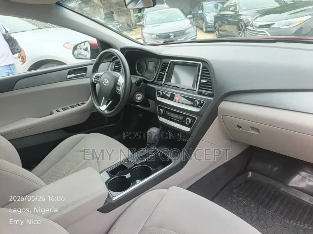 Hyundai Sonata SE 2019 Red