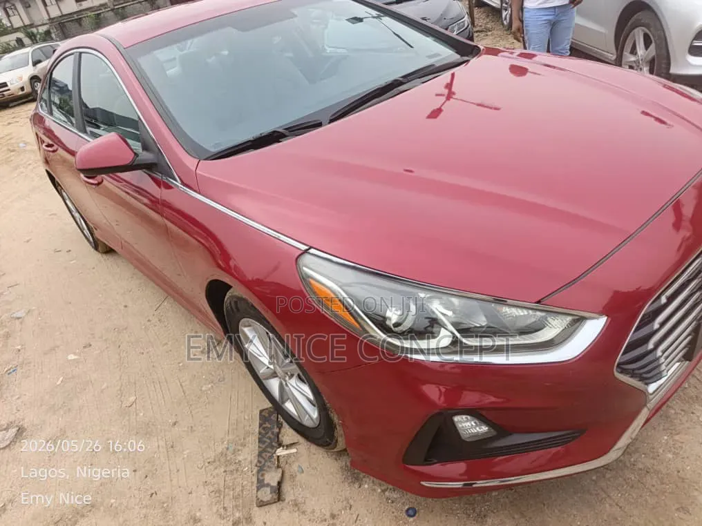 Hyundai Sonata SE 2019 Red