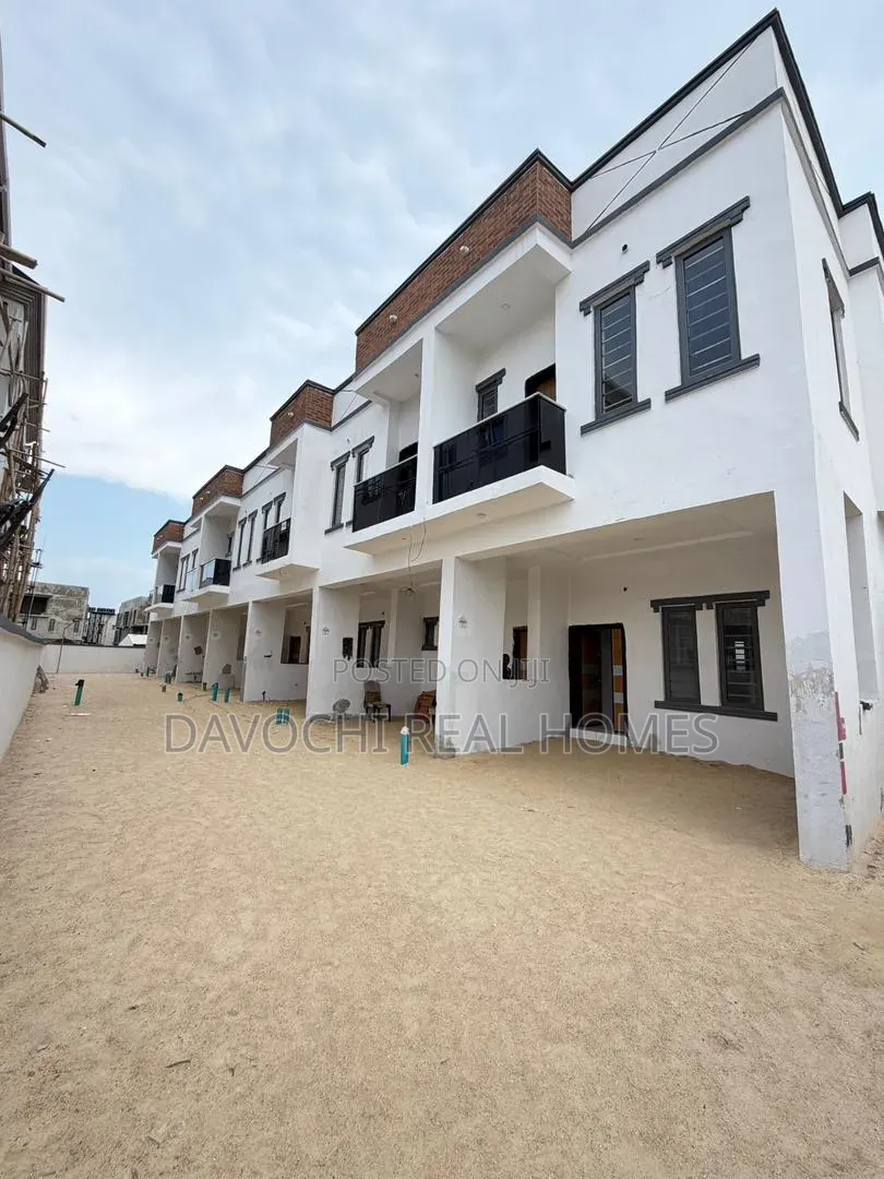 3bdrm Duplex in Ikota for sale