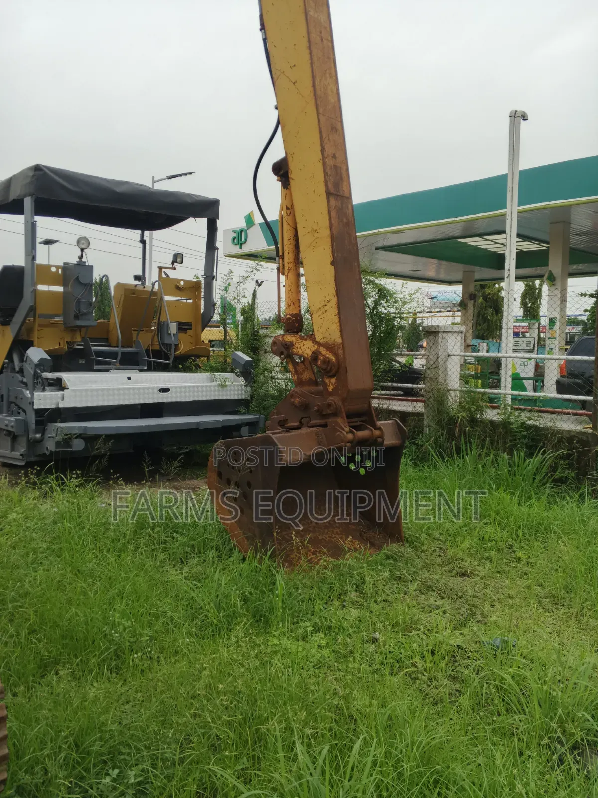 Tokunbo Long Boom Cat Excavator