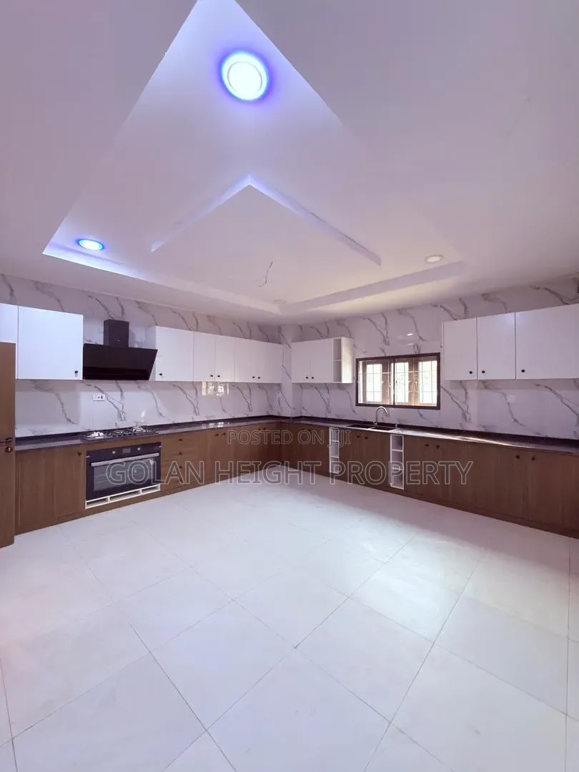 5bdrm Duplex in Mabushi for sale