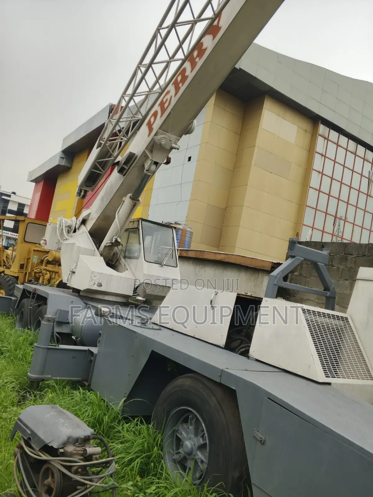 Tokunbo P H 30ton Crane