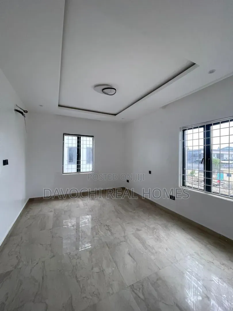 5bdrm Duplex in Lekki Phase 1 for sale