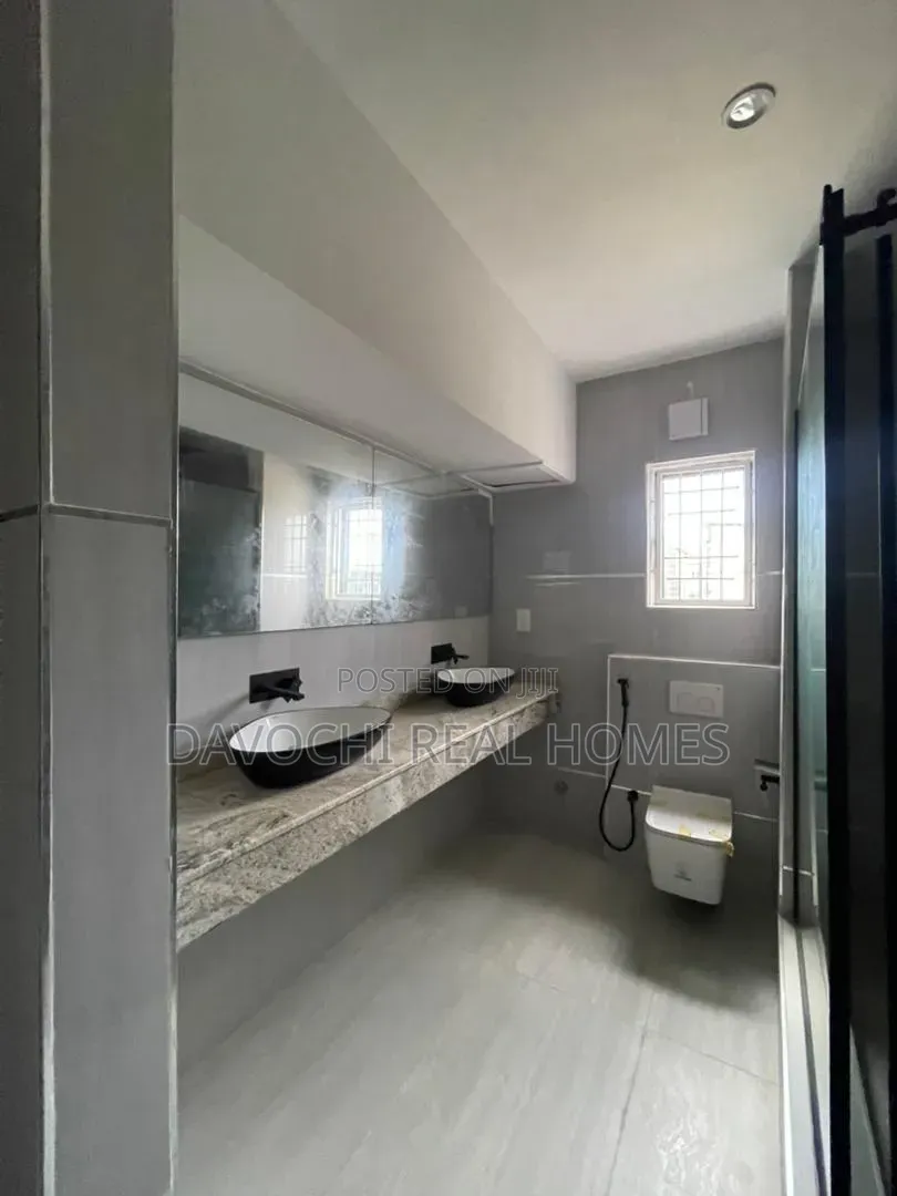 5bdrm Duplex in Lekki Phase 1 for sale