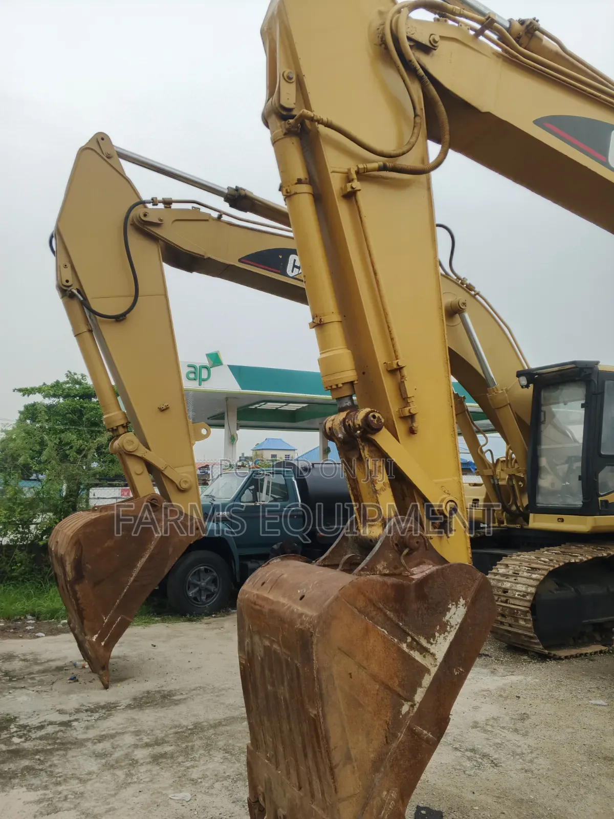 Tokunbo Cat Excavator