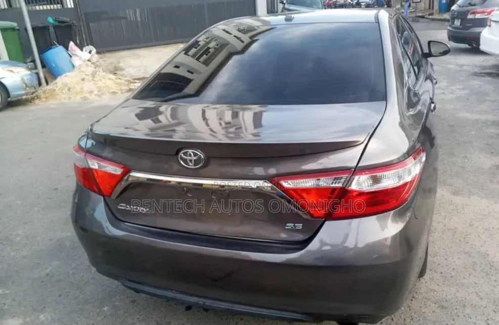 Toyota Camry SE w/Special Edition Pkg (2.5L 4cyl 6A) 2016 Ivory