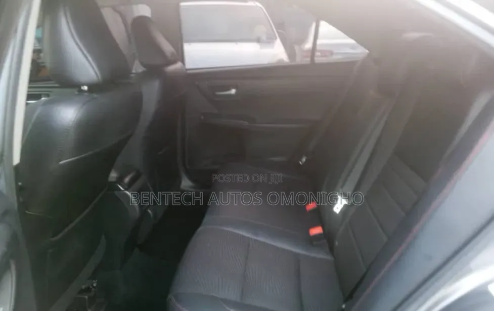 Toyota Camry SE w/Special Edition Pkg (2.5L 4cyl 6A) 2016 Ivory