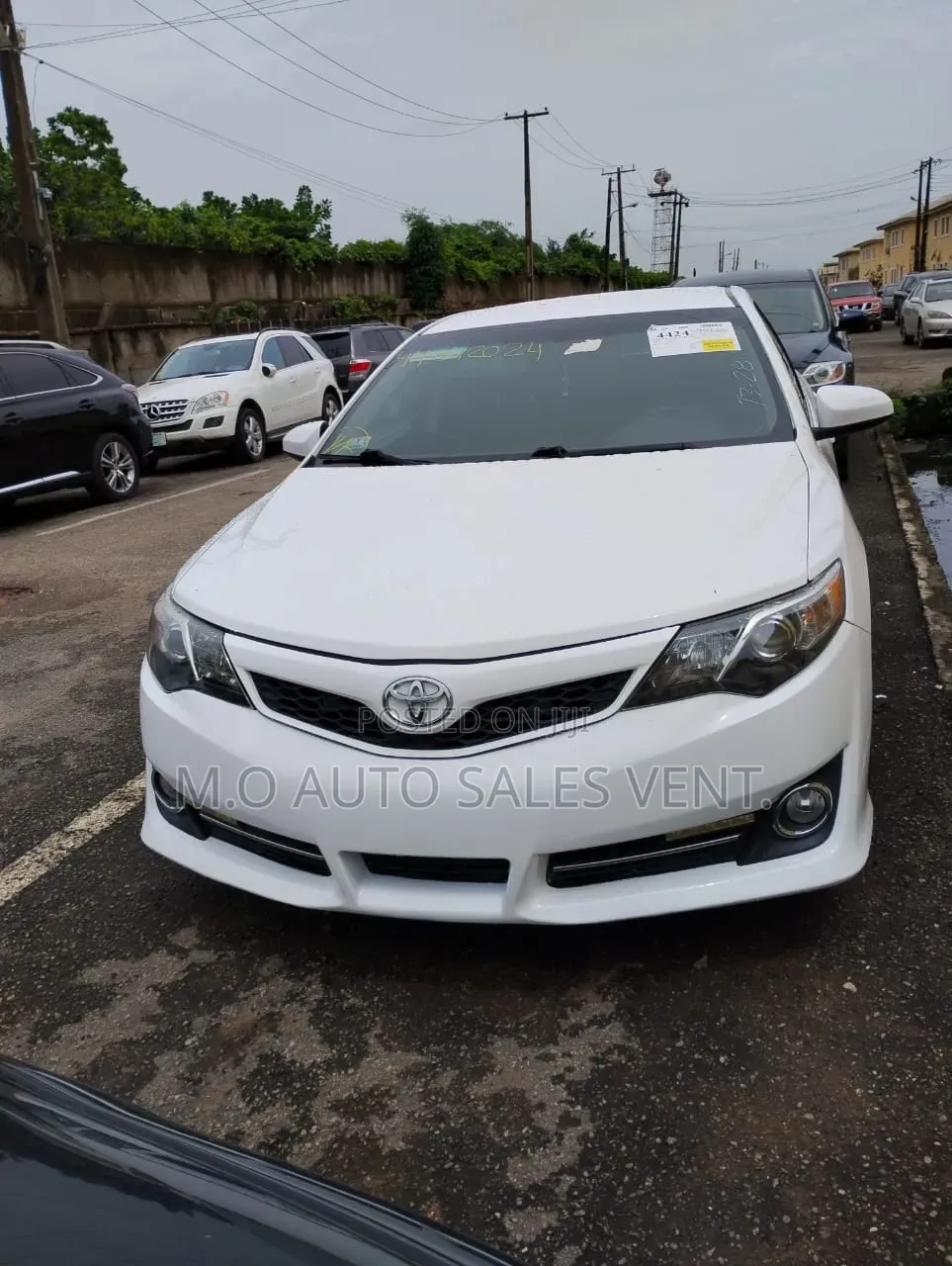 Toyota Camry SE 4dr Sedan (2.5L 4cyl 6A) 2013 White